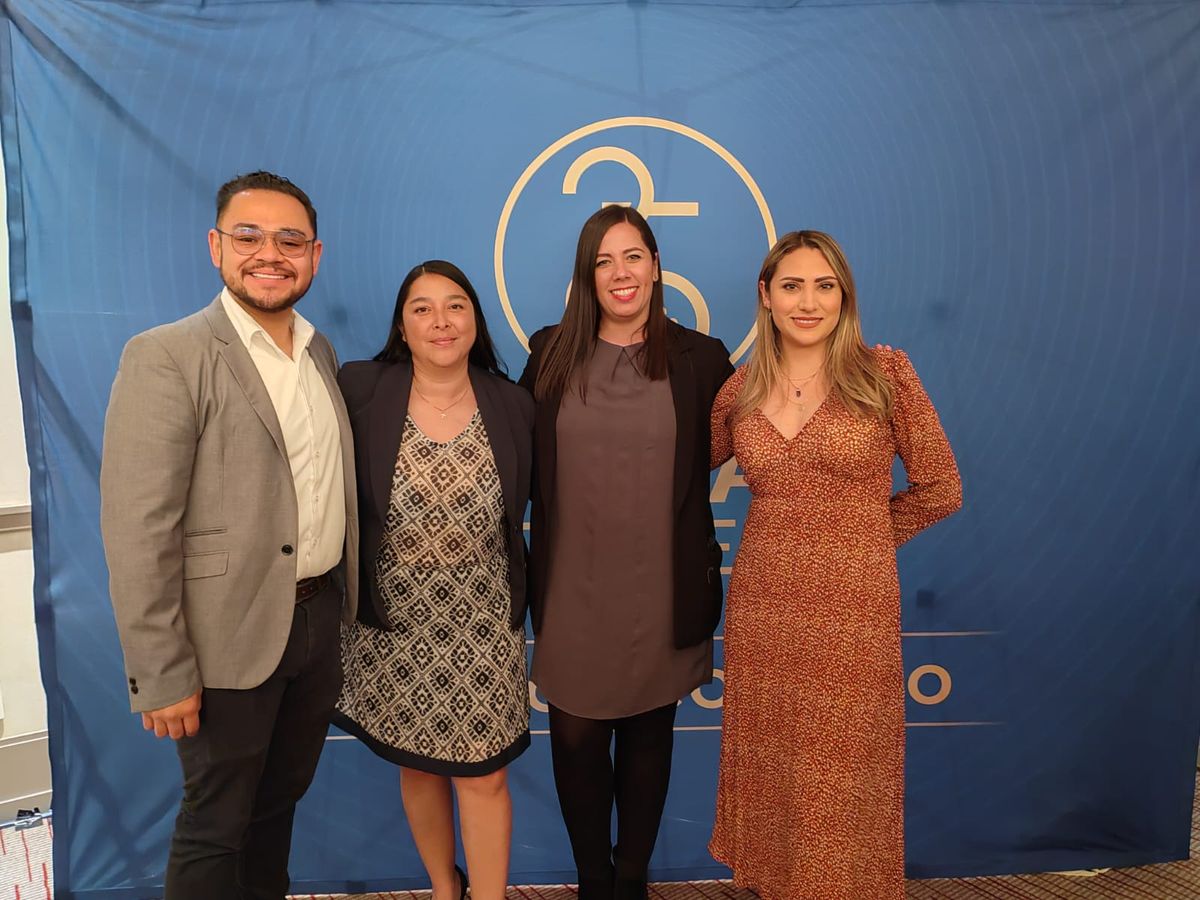 El equipo de Mega Travel con la representante del Fideicomiso de Promoción Turística de Chihuahua.