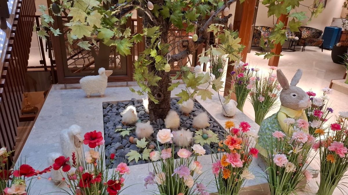 AmaWaterways: el lobby del espectacular AmaMagna totalmente decorado para Pascua.