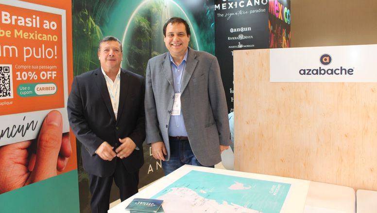 Lucas Lucero (derecha) y Jorge Luis Tellez, director de Promoción del CPTQ.