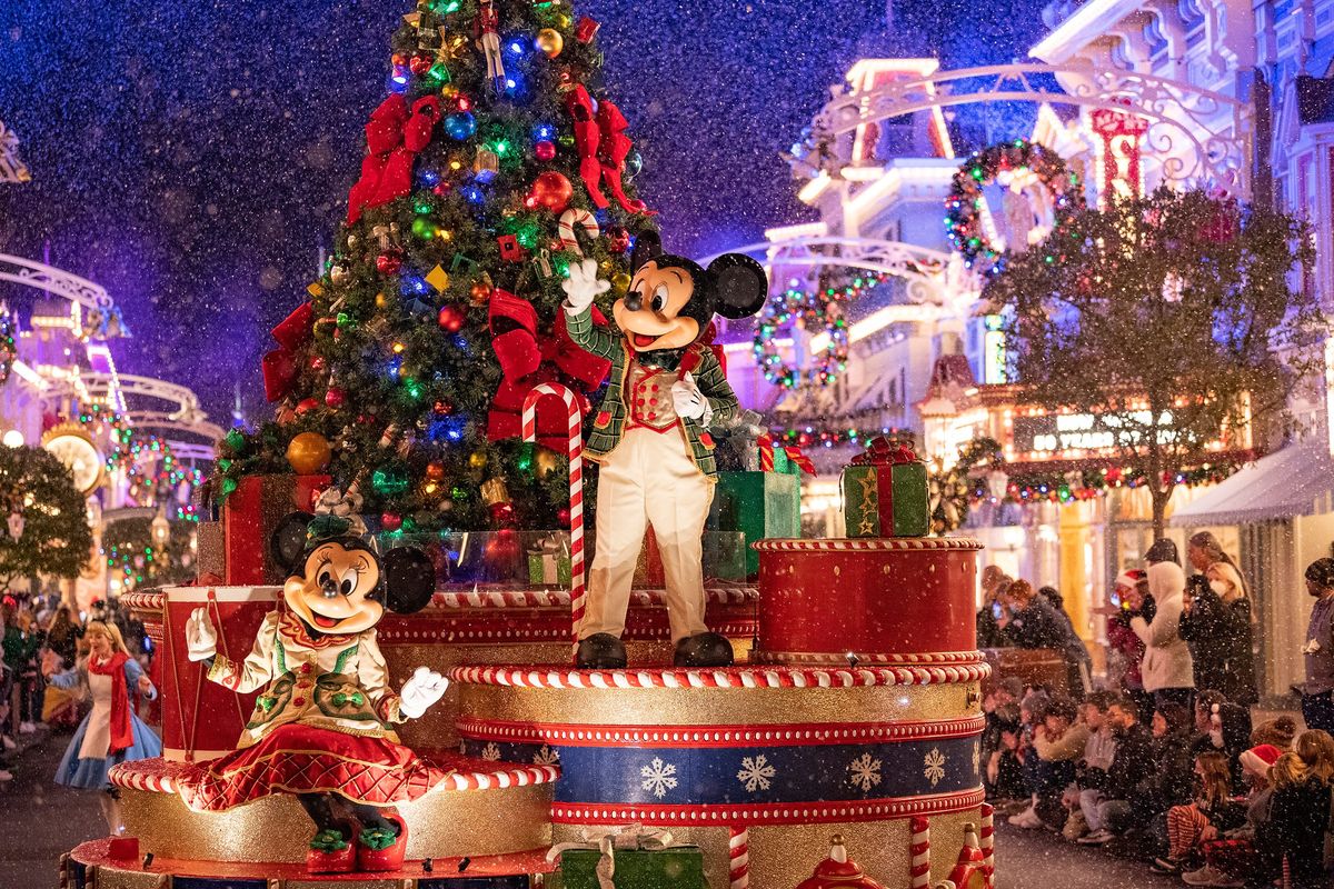 La Navidad ya comenzó a festejarse en Walt Disney World Resort. - Ladevi Medios y Soluciones La Navidad ya comenzó a festejarse en Walt Disney World Resort.