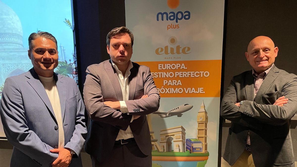 Fidel Vázquez, representante de Operadora Turística Sierra Madre en CDMX,&nbsp; junto a Antonio Márquez y Diego Ontañón.