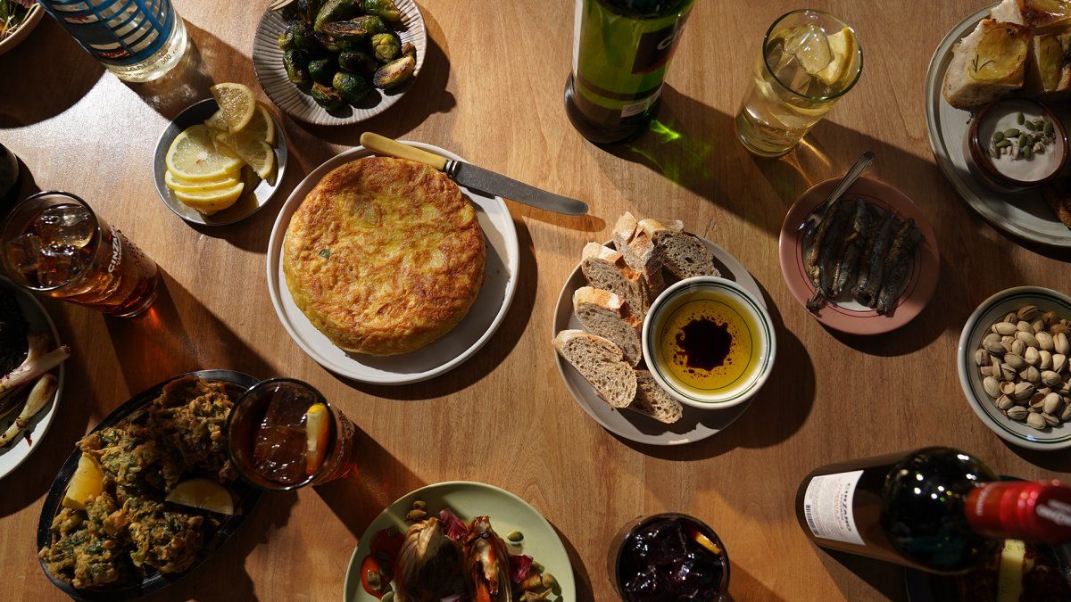 Gastronomía: todos los años en marzo Argentina celebrara la Semana del Vermut, con descuentos y promociones.&nbsp; 