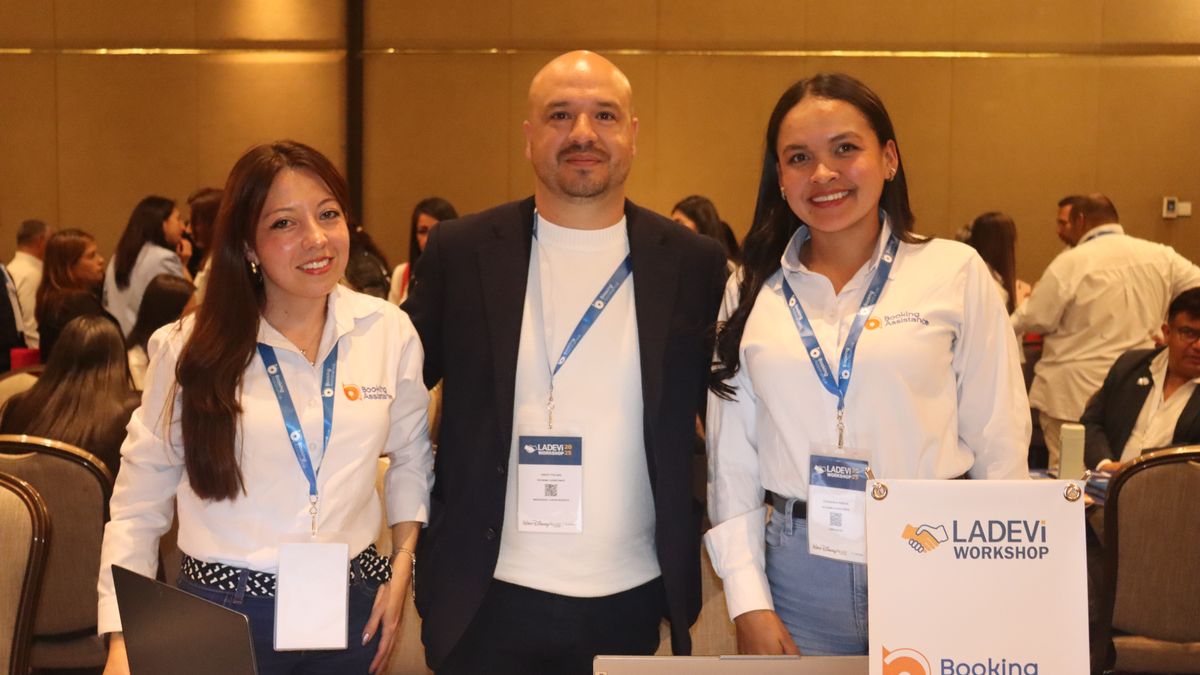Equipo de Booking Assistance presente en Ladevi Workshop Bogotá.