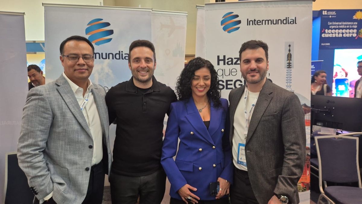 David Ortiz, responsable de Intermundial en México, y equipo en EPTU 2026.