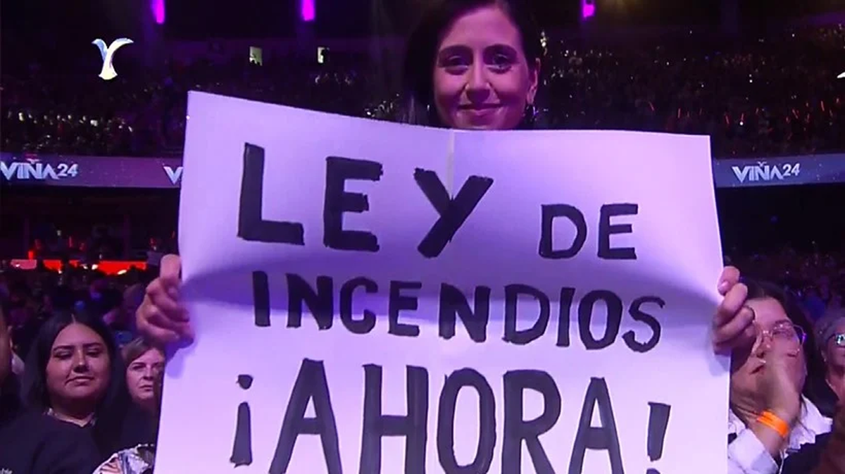 La alcaldesa Macarena Ripamonti pidió por la aprobación de la ley de incendios en el Festival de Viña. 