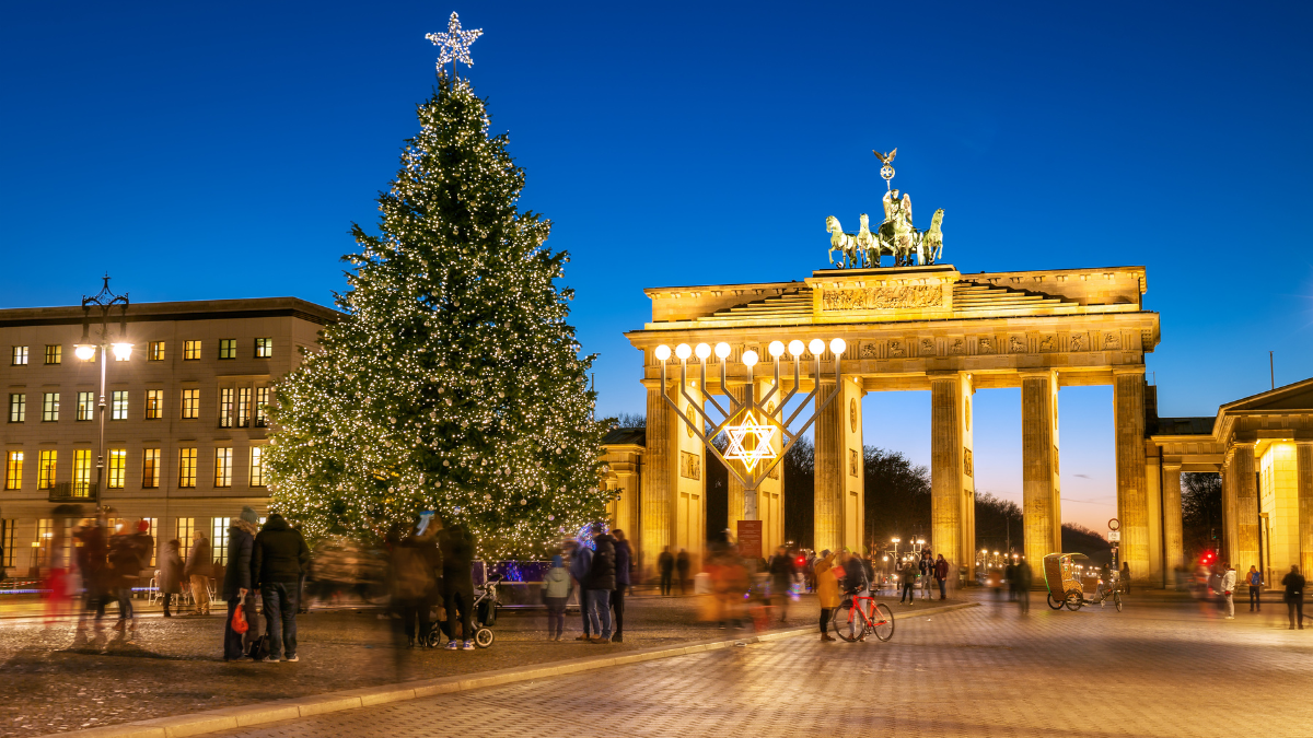 Los monumentos de Berlín se iluminan en Navidad.
