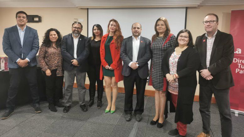 Victor Pino, diputado por el 5° Distrito, Región de Coquimbo; Cristóbal Benítez, director nacional de Sernatur; Angélica Funes, directora regional del Servicio; y Ana Bahamondes, encargada de La Serena Convention Bureau; junto a otras personas y autoridades presentes en el evento.&nbsp;