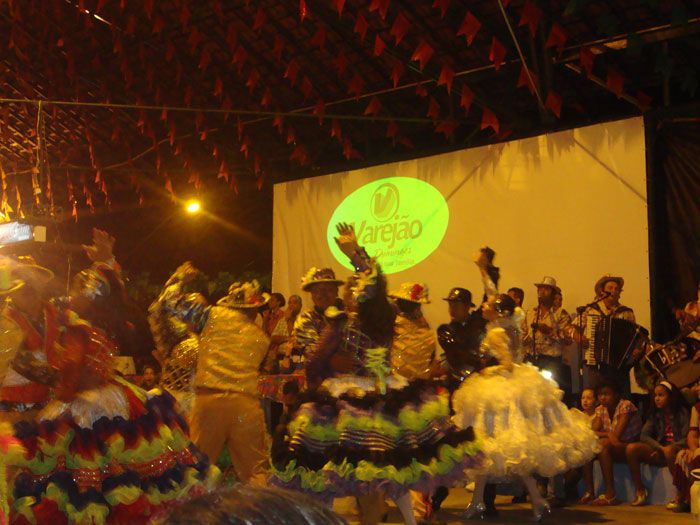 Los colores y el movimiento de la danza forman un espectáculo imperdible.