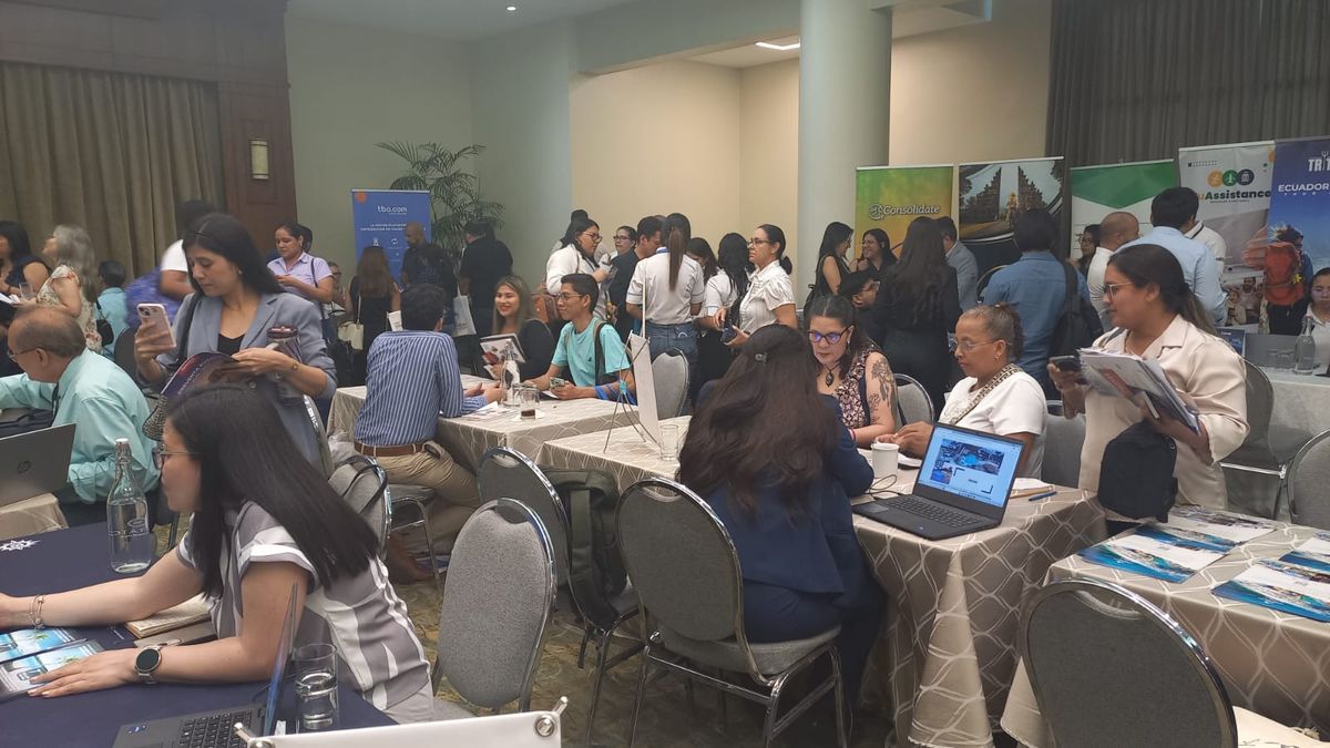 Espacio de networking en Ladevi Workshop en Guayaquil.
