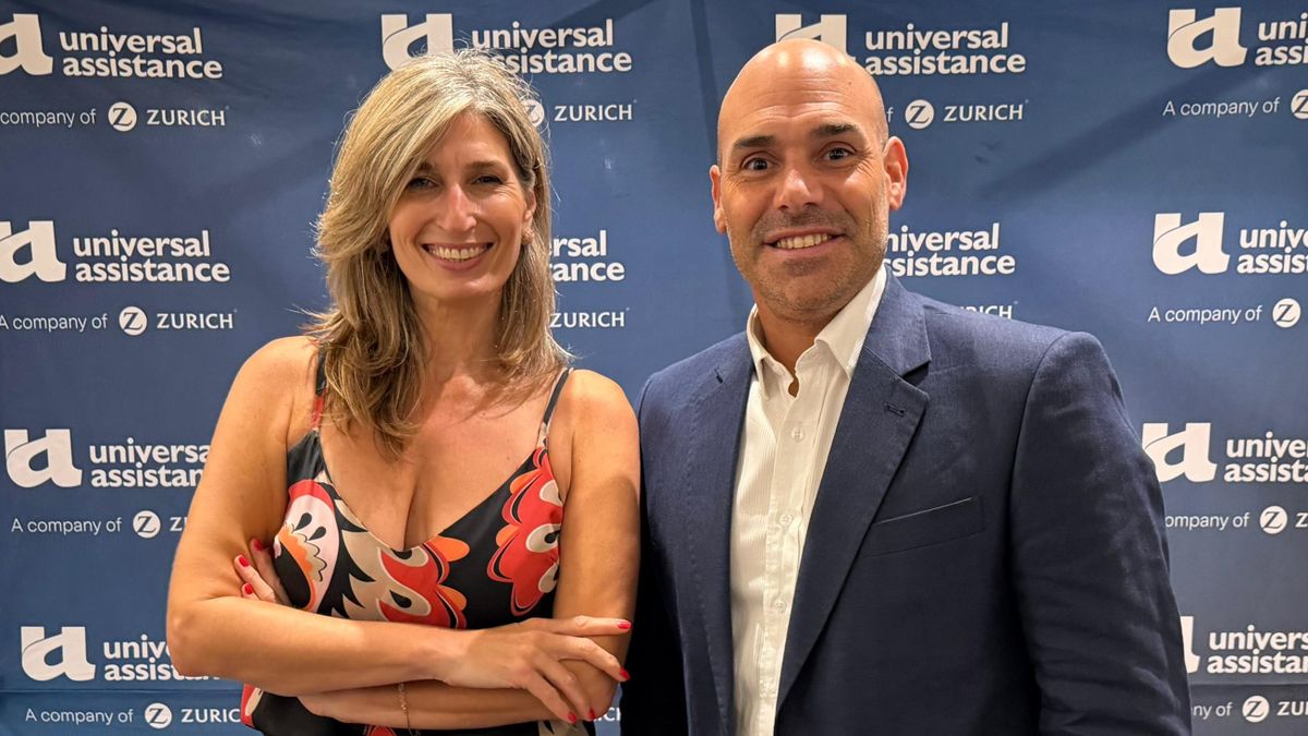 Ivana Sarzynski, gerente comercial de Universal Assistance, junto a Leonardo Napal, country manager Argentina.