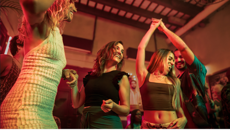 Puerto Rico: la música es uno de los ingredientes fundamentales de la esencia del país, donde es posible combinar la playa y los paseos bailando al ritmo de la salsa.