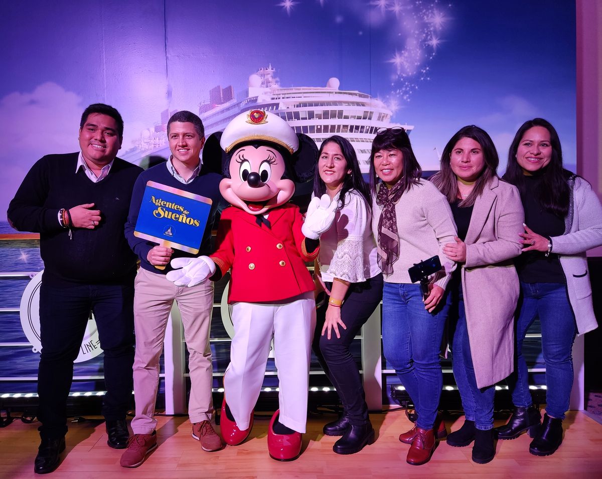 Agentes de viajes con Minnie Mouse. - Ladevi Medios y Soluciones Agentes de viajes con Minnie Mouse.