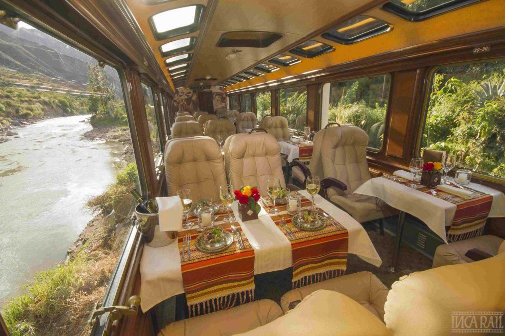 Vagón de Inca Rail por dentro