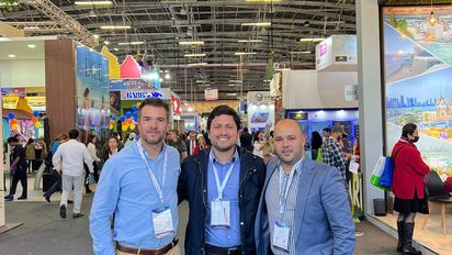 Alejandro Bolaños, presidente de BM Tours, junto a Iñaqui Galárraga y Adriano Muñiz, ambos de Latin Assistance.&nbsp;