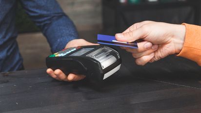 Más turistas internacionales usan tarjeta de crédito en Colombia, impulsando el turismo receptivo y la entrada de divisas.