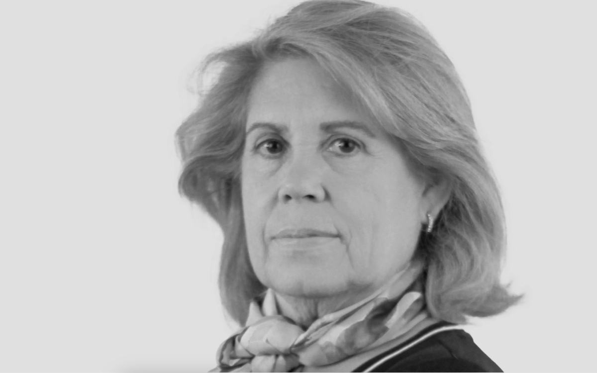 Fina Muñoz, presidenta de IAG7, premiada por CEAV con sus distintivos turísticos.