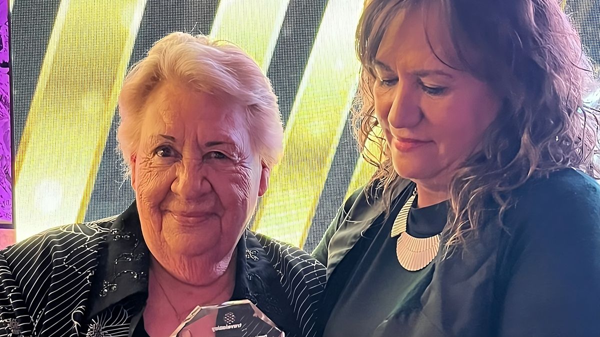María Paz Gallego junto a su madre. 