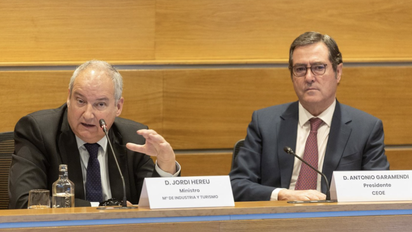Jordi Hereu, ministro de Industria y Turismo, y Antonio Garamendi, presidente de la CEOE.