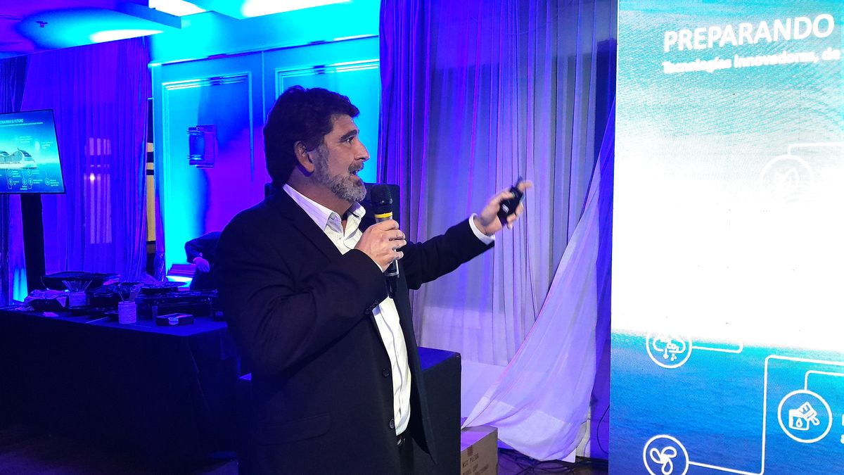 Javier Massignani brindando los datos de la operatoria de MSC Cruceros.
