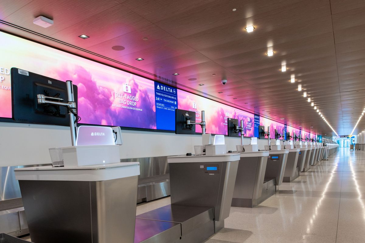 Un sector del flamante sector de check-in inaugurado en el aeropuerto neoyorquino de LaGuardia.