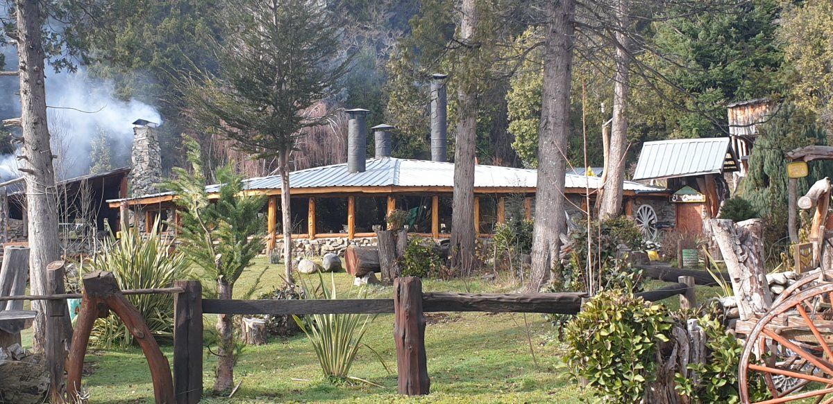 Con una larga tradición que incluye especialidades a la parrilla como cordero, asado, verduras y la la preparación del “café carrero”.