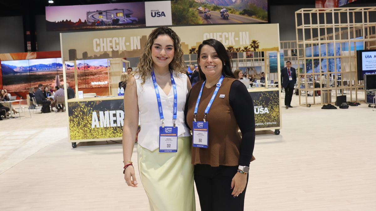 Regina Baca, representante de México y Jessica Guzmán, representante de Colombia de Brand USA en IPW 2025.