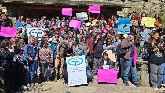 Polémica por la desregulación de los guías de turismo. Desde Bariloche acusan al gobierno de Javier Milei de querer privatizar los servicios en los Parques Nacionales.