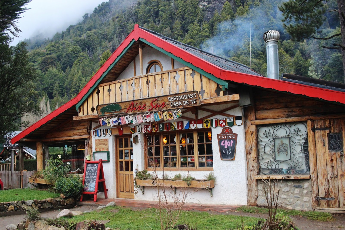 El curanto de Colonia Suiza es una comida que atrae a turistas de todas partes del mundo.