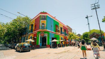 La Boca es uno de los barrios más visitados en Buenos Aires.