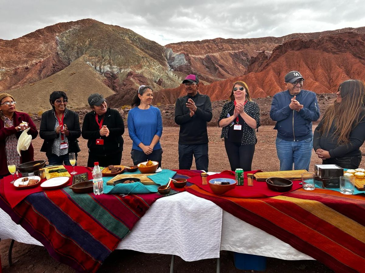 Turismo Sostenible en San Pedro de Atacama: seis gremios de la comuna se encargaron de organizar el encuentro internacional y dieron la bienvenida a los presentes.