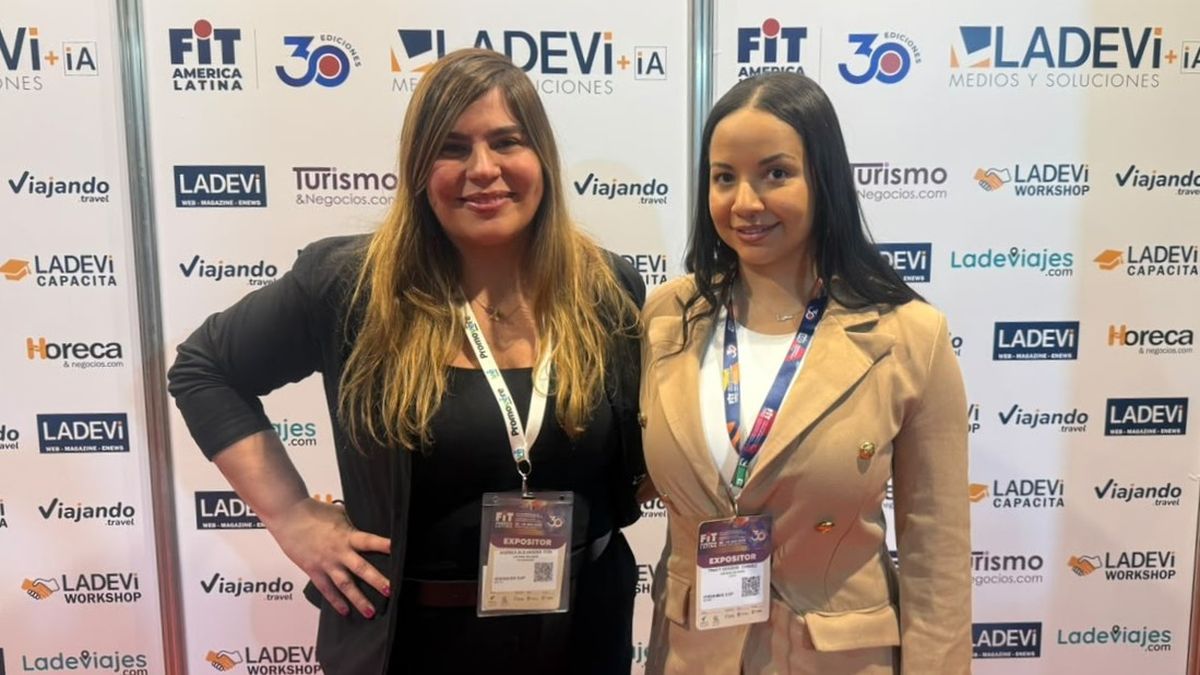 Andrea Alejandra Tosi y Tracy Denisse Chávez de Islas Caimán.