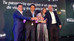Guillermo Lasso Alcívar, presidente de Banco Guayaquil; Camilo Mier, CEO de Mastercard en Ecuador; Mónica Fistrovic, CEO de Latam Airlines Ecuador; y Cristian Ortiz, CEO de LATAM Pass. 