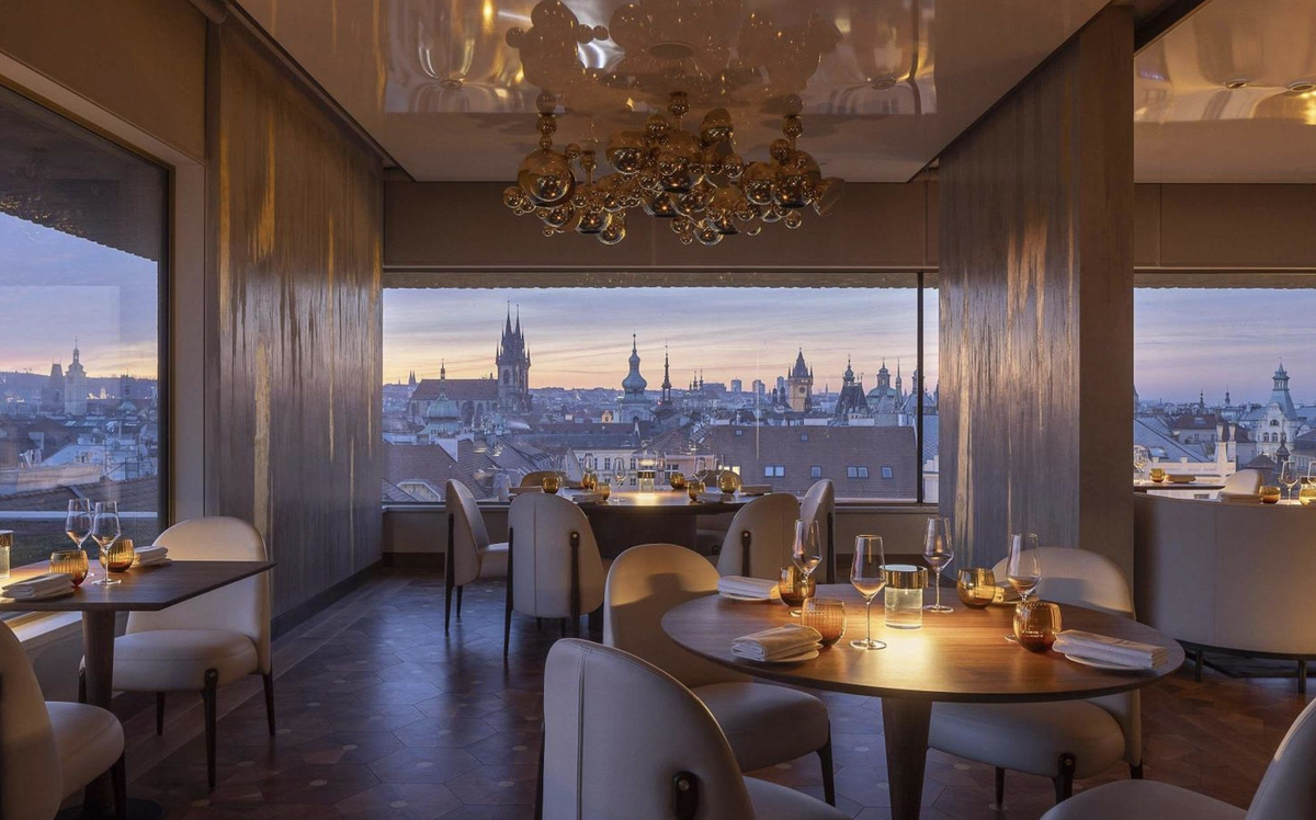 Interior del InterContinental Prague (IHG).