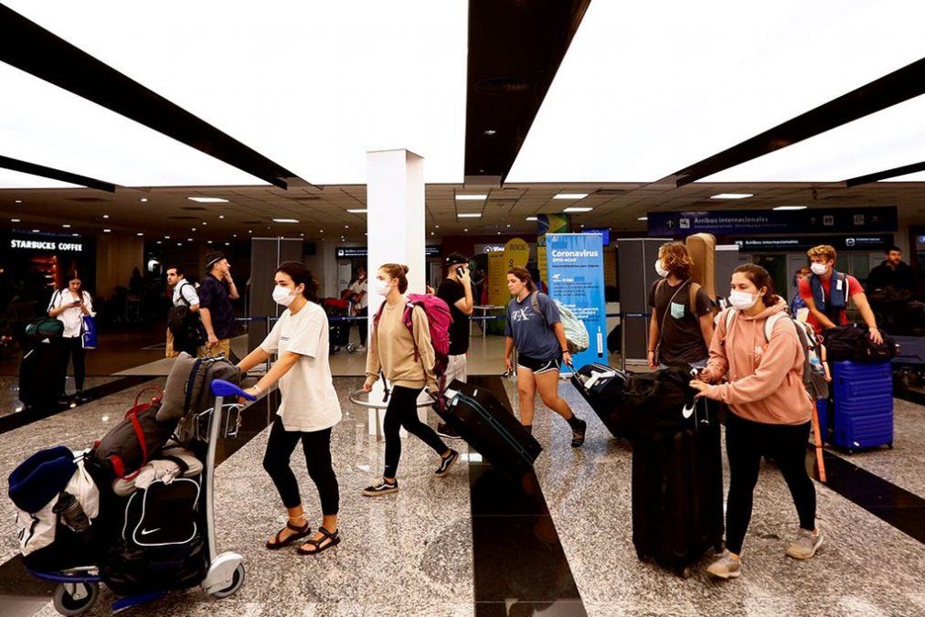 La Aduana comenz&oacute; a controlar los consumos de alta gama no declarados por turistas argentinos que vienen de viajes de Espa&ntilde;a y busca sumar a los de Italia.
