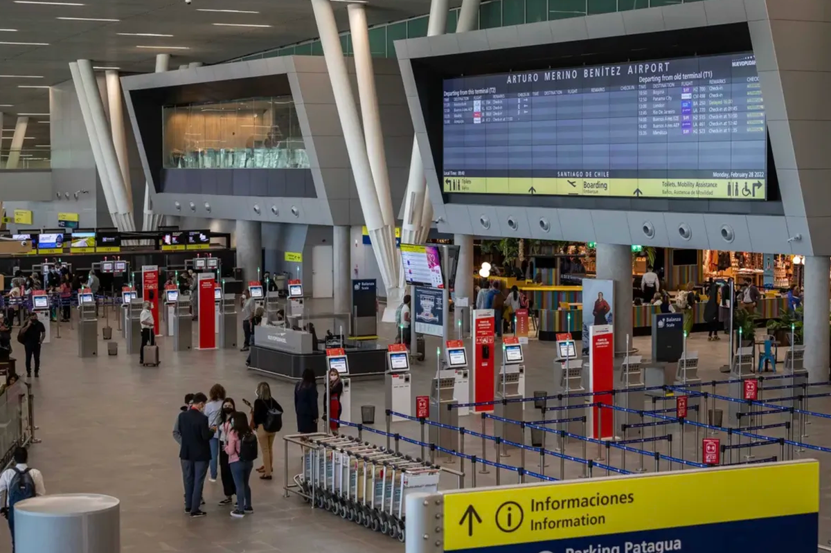 Entre enero y agosto el aeropuerto de Santiago registró un tráfico de 17 millones de pasajeros.
