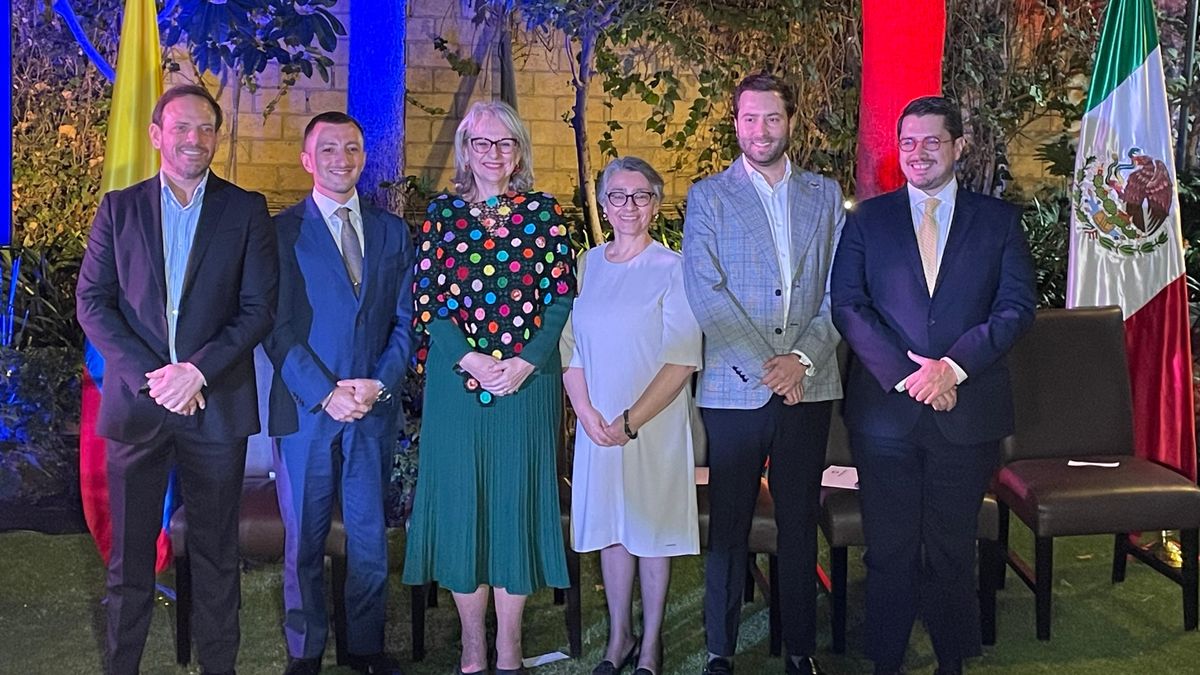 Autoridades de Colombia y directivos de Aeroméxico celebraron la implementación de la ruta Ciudad de México-Cartagena. Autoridades de Colombia y directivos de Aeroméxico celebraron la implementación de la ruta Ciudad de México-Cartagena.