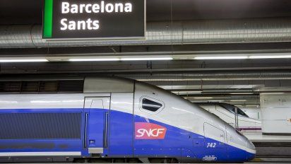 Tren de SNCF en la estacion de Barcelona-Sants Tren de SNCF en la estacion de Barcelona-Sants