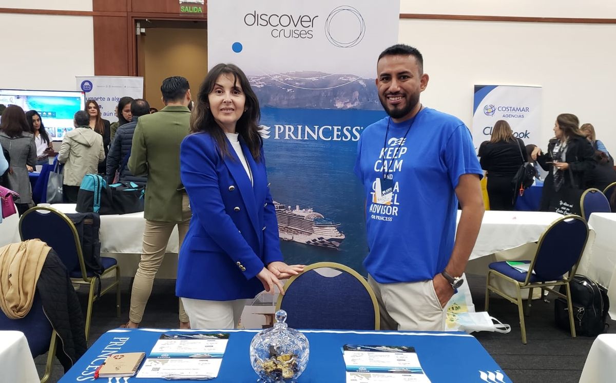 Stand de Discover Cruises en el Workshop de Ladevi edición Perú 2024.