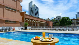 El Hotel Arhuaco Rodadero es una de las opciones preferidas por los turistas que buscan comodidad y proximidad a las playas de Santa Marta﻿.