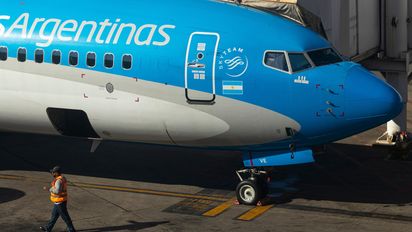 Aerolíneas Argentinas reprogramó y canceló vuelos por el paro de controladores: qué debés saber