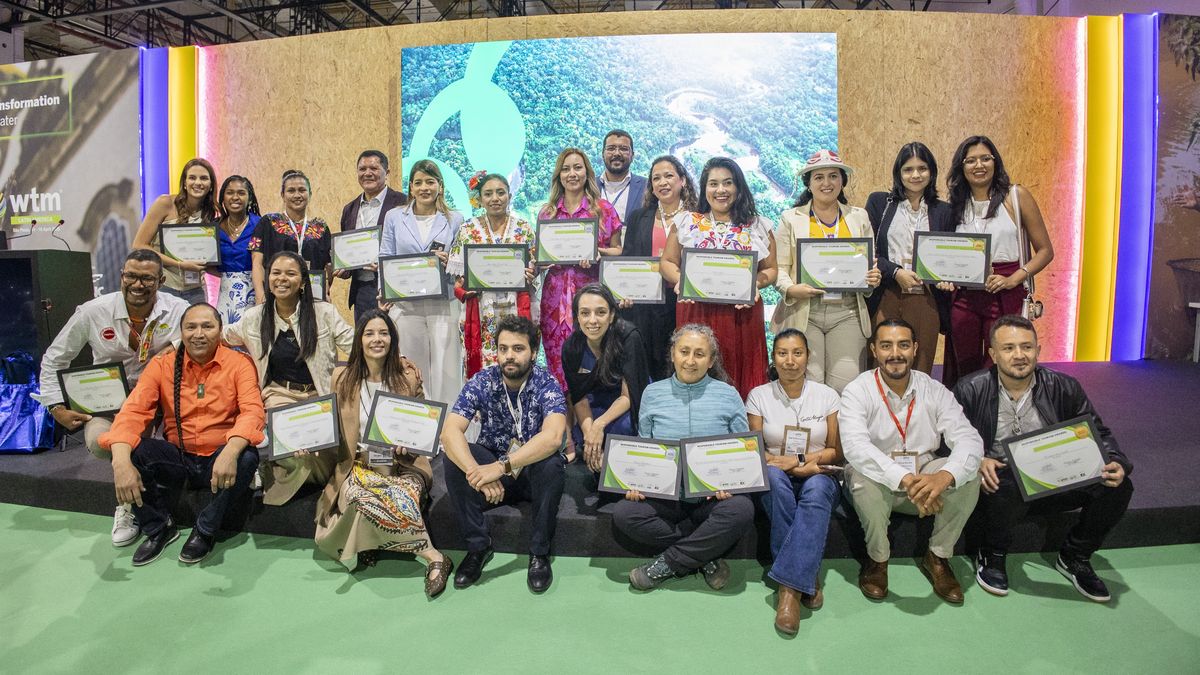 Bianca Pizzolito junto a todos los ganadores del Premio Turismo Responsable de la WTM Latin America 2025.