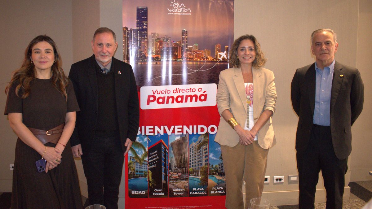 Laura Muñoz, presidente de On Vacation; Gloria De León, ministra de Turismo de Panamá; Eduardo Lombana, CEO de Wingo.