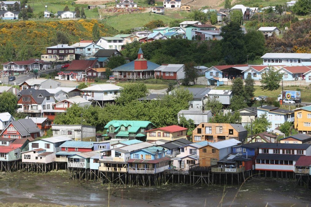 La capital de la Isla Grande de Chiloé ofrece algunas postales que son únicas en el mundo.&nbsp;