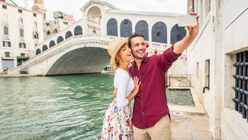 Un recorrido por Europa para descubrir destinos ideales para parejas que buscan romance y momentos especiales durante su viaje.