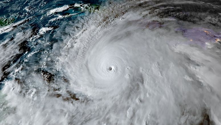 El huracán Melissa llegó a Jamaica: aeropuertos y actividades cerradas. Cuba, en alerta máxima.&nbsp;
