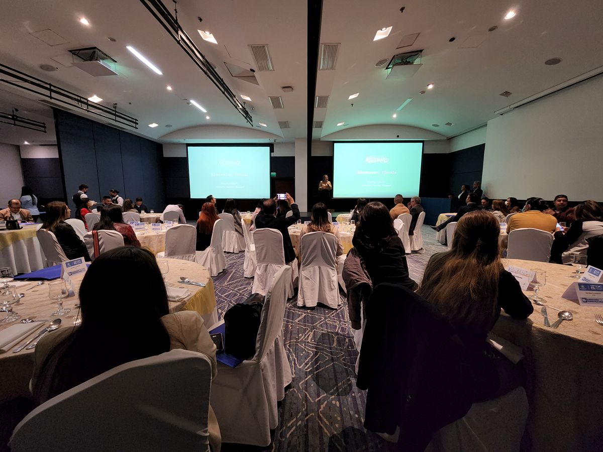 Caravana de promoción de Universal Group en Colombia.