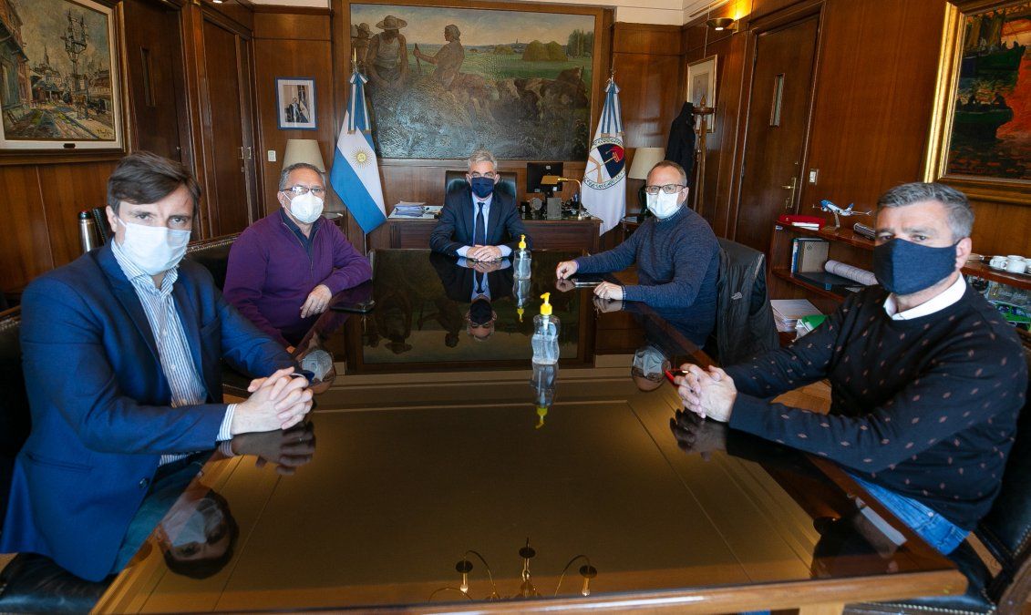 Ghi, Descalzo, Meoni, Valenzuela y Zabaleta dialogaron sobre el aeropuerto de El Palomar.&nbsp;