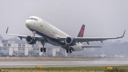 Delta, vuela con estrictos protocolos de bioseguridad.