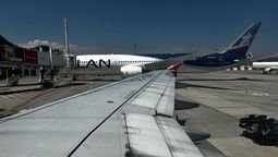 Latam Airlines domina el mercado de rutas aéreas entre Santiago - Lima con 56 tramos, a los que se suman un grupo de 23 que no están sujetos a licitación ya que corresponden una ley sellada en el marco de la fusión de la compañía con Tam en el año 2011.