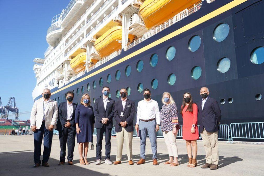 Directivos de Disney y funcionarios de Ensenada.